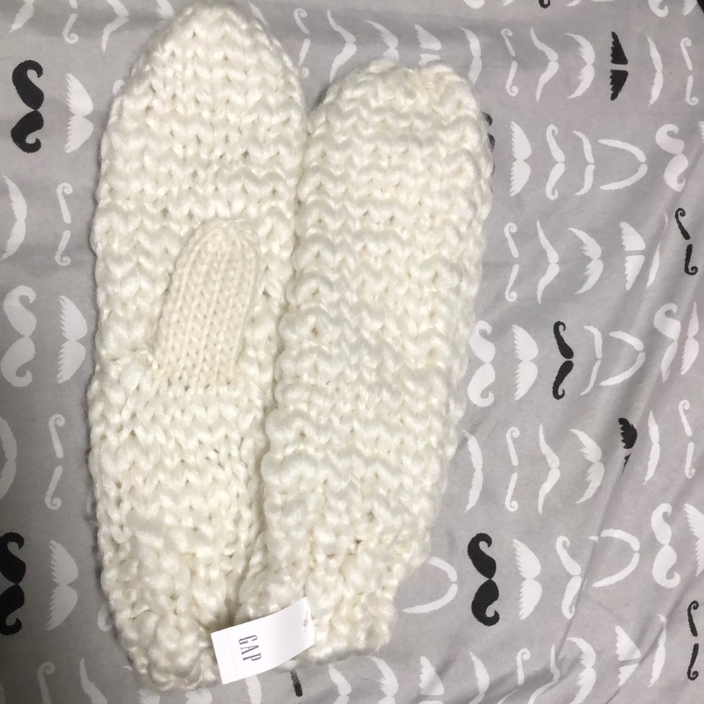 Gap Cable knit mittens